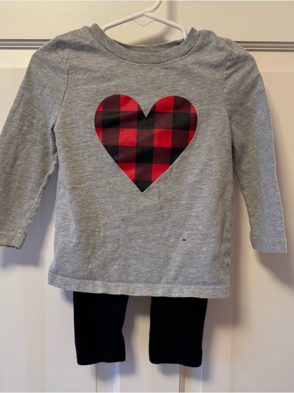 Cat & Jack Gray Long-Sleeve Top with Red & Black Plaid Heart & Black Leggings